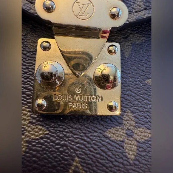 LV Pochette Metis Monogram - Picture 9 of 10